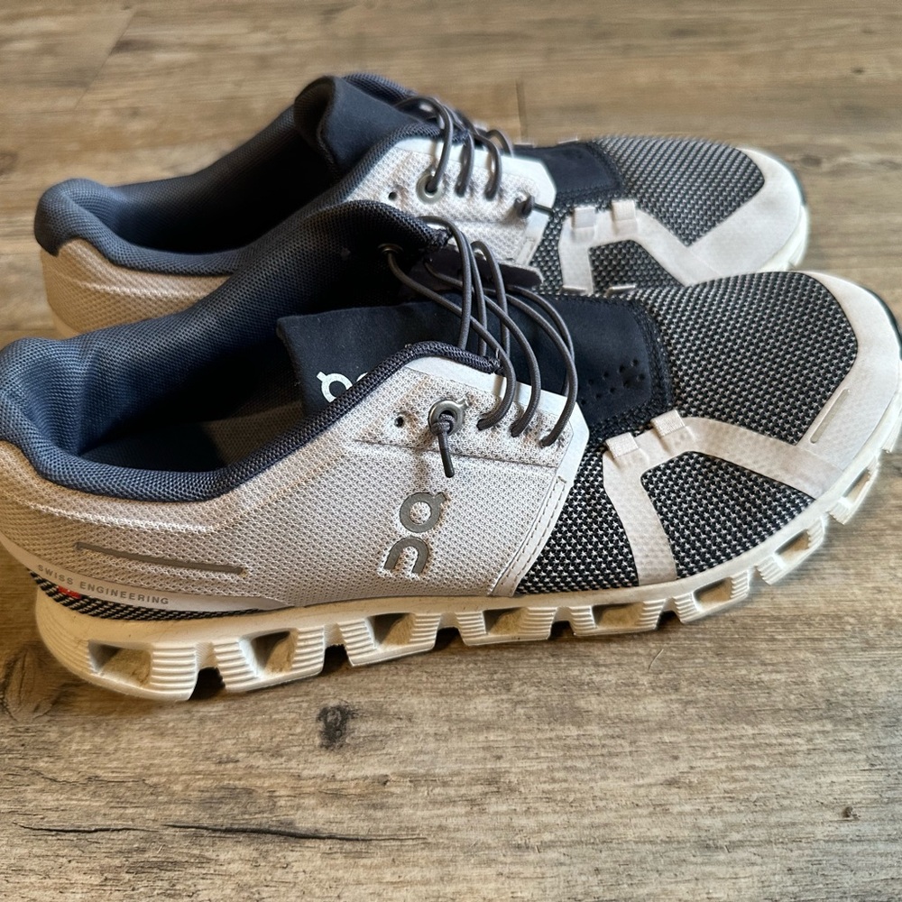 On Cloud Running Women’s Sneakers